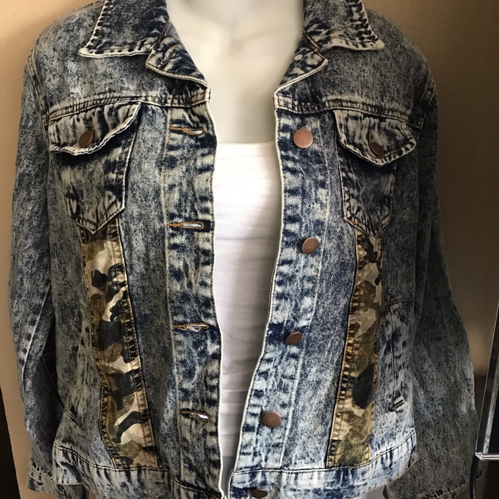 Acid wash jean jacket with camouflage 🧥